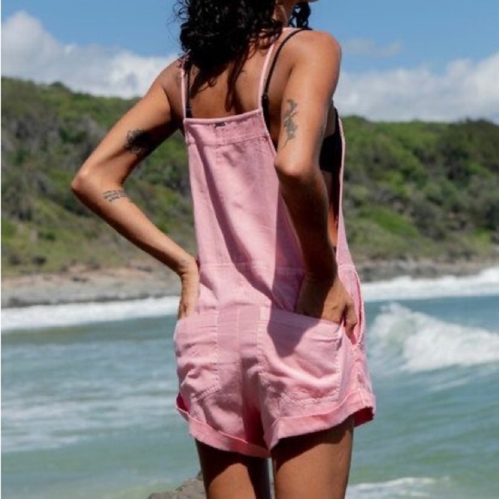 Billabong wild pursuit romper size medium